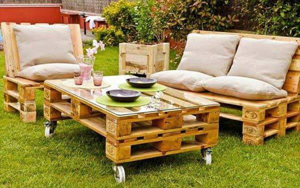 38-Insanely-Smart-and-Creative-DIY-Outdoor-Pallet-Furniture-Designs-To-Start-homesthetics-decor-26